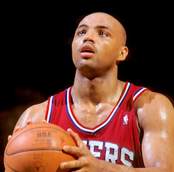 Charles Barkley jugando con los Philadelphia 76ers