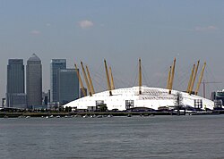 El Millennium Dome y el complejo Canary Wharf
