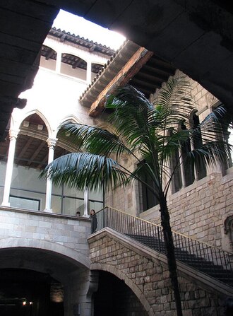 Fachada y detalles arquitectónicos de uno de los palacios que forman parte del Museo Picasso