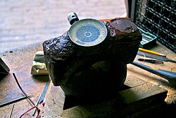Elaboración del tradicional damasquinado de Éibar