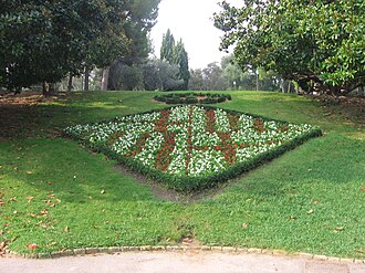 Arreglo floral con el escudo de Barcelona