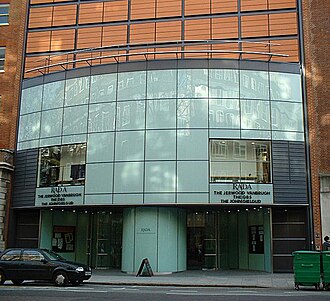 Fachada o sede relacionada con la Real Academia de Arte Dramático en Londres