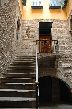 Entrada a la sede del Centro Excursionista de Cataluña