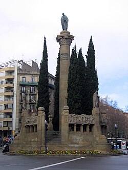 Vista general del Monumento a Mosén Jacint Verdaguer