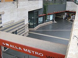 Acceso a la estación Cipro del Metro de Roma