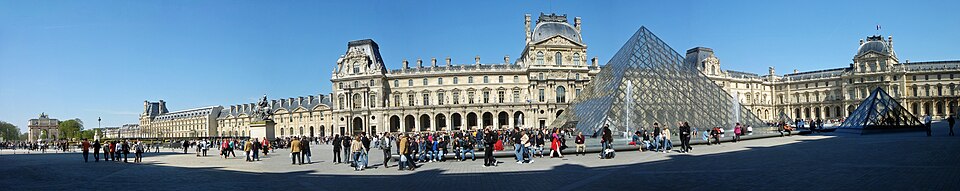 Vista panorámica del Museo del Louvre