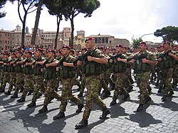 Carabineros del Regimiento paracaidistas Tuscania