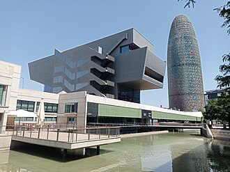 Fotografía general del edificio del Disseny Hub Barcelona