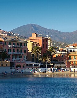 Panorama general de Sestri Levante y su entorno costero