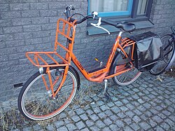 Bicicleta utilitaria con portaequipajes delantero y trasero
