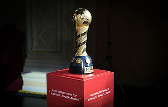 Trofeo del torneo de la Copa FIFA Confederaciones exhibido durante los meses previos a su última edición
