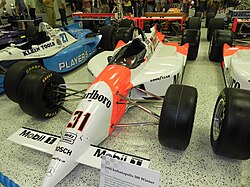 Vehículo Penske PC23 utilizado en la temporada de la serie CART.