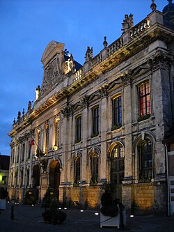 Fachada del Ayuntamiento de Aire-sur-la-Lys