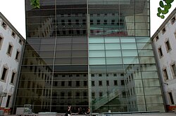 El CCCB envuelto por el antiguo edificio de la casa de la Caritat