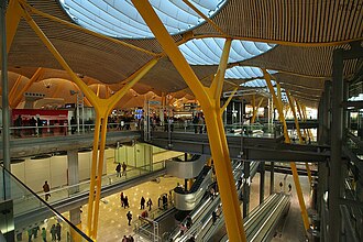 Interior de la Terminal 4 del Aeropuerto de Barajas