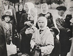 Fotografía histórica ilustrando aspectos de la calidad de vida durante la Segunda Guerra Mundial.