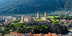Los castillos de Bellinzona custodiando el acceso a los puertos alpinos