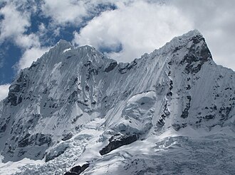 Vista panorámica del nevado Chacraraju