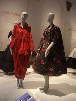 Exhibición de vestidos Balenciaga en Florencia, Italia.