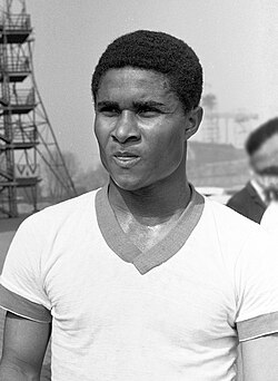Eusébio durante una sesión de entrenamiento con el Benfica en 1963