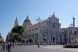 Duomo de Catania con fachada de Giovanni Battista Vaccarini