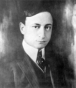 Fotografía de retrato de Hugo Gernsback tomada en 1929