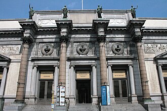 Entrada principal de los Museos Reales de Bellas Artes de Bélgica