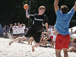 Contraataque en balonmano playa