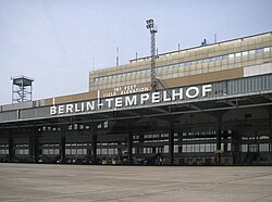 Entrada principal del aeropuerto