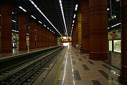Panel decorativo en la estación de Olaias