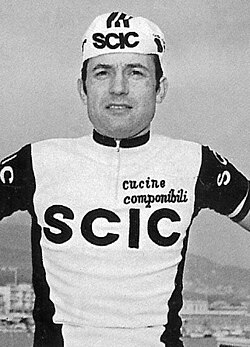 Enrico Paolini en competición con el equipo Scic