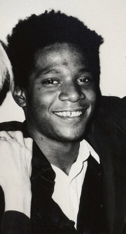 Jean-Michel Basquiat retratado en 1984.