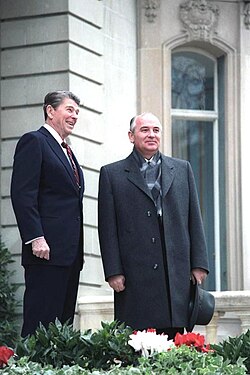 Gorbachov y Reagan en la Cumbre de Ginebra