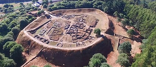 Fotografía aérea del Castro de Viladonga en Galicia, España