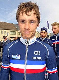 Valentin Madouas con la equipación ciclista