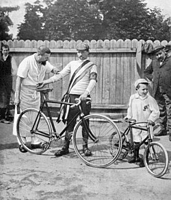 Maurice Garin con su equipo en 1903