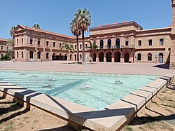 Fachada principal de la Sede del Distrito de Nou Barris