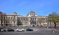 Fachada y estructura del edificio principal de la Universidad de Viena