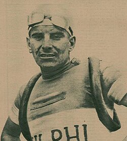 Fotografía histórica de archivo relativa a la biografía deportiva