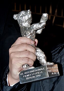 Estatuilla del Oso de Plata