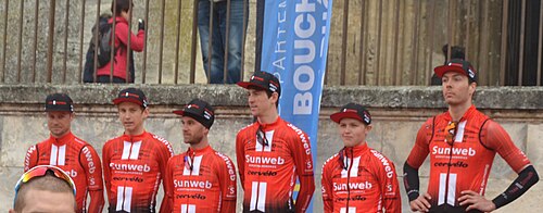 Integrantes del equipo ciclista en plena competición