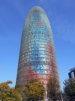 Torre Agbar diseñada por Jean Nouvel en Barcelona.