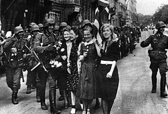 Soldados alemanes entrando a Riga en julio de 1941.