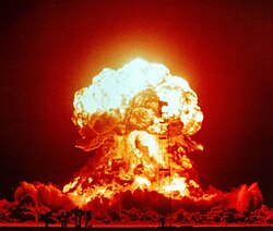 Ilustración conceptual de una explosión nuclear, tema recurrente en Apocalipsis.
