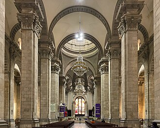 Nave central de la Catedral Basílica de Nuestra Señora de La Paz