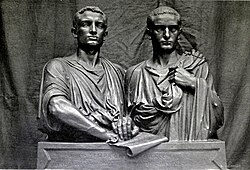 Estatuas de dos hermanos sosteniendo un documento con la palabra propiedad