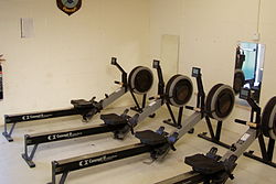 Ergómetros en una sala de entrenamiento