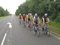 Ciclistas participando en un evento de grupo