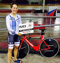 Molly ganando el UCI Record en 2015
