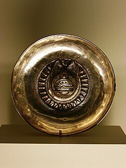 Recipiente de plata del tesoro de Tivisa conservado en el Museo Arqueológico de Cataluña.